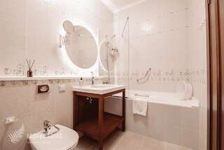 Гостиница Родник Алтая Белокуриха Люкс Семейный, Корпус: «Родник»-6